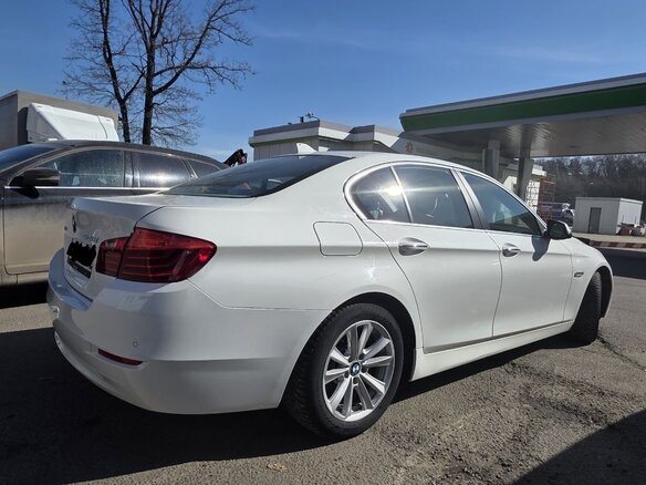 2014 BMW 5 серии 528i xDrive VI (F10/F11/F07) Рестайлинг, белый, 2500000 рублей - вид 4