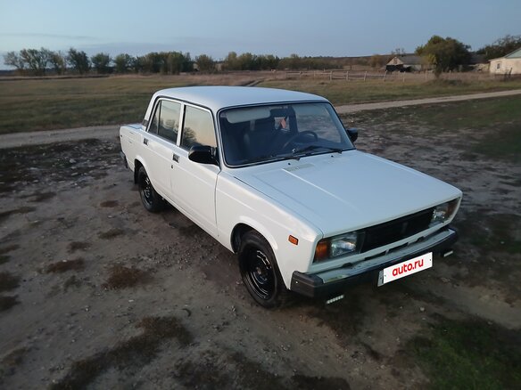 2003 Lada (ВАЗ) 2105, белый, 65000 рублей - вид 2