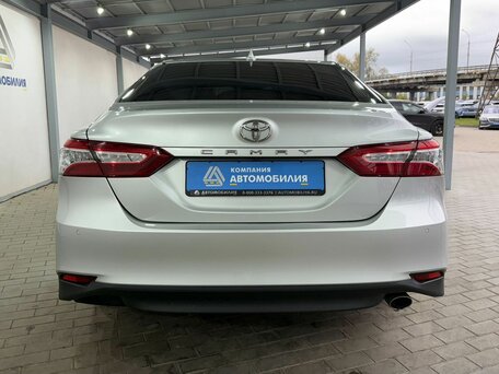 2020 Toyota Camry VIII (XV70), серебристый, 3349000 рублей, вид 4