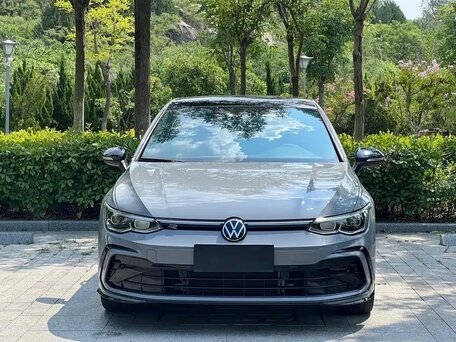 2023 Volkswagen Golf VIII, серый, 1900000 рублей, вид 2