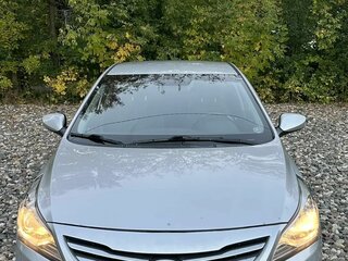 2014 Hyundai Solaris I Рестайлинг, серебристый, 795000 рублей, вид 3