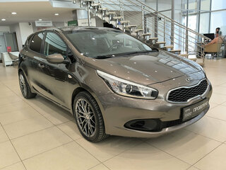 2013 Kia Ceed II, коричневый, 880000 рублей, вид 3