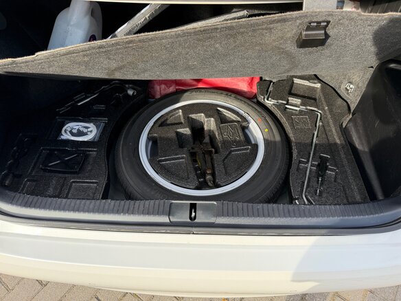 2014 Lexus ES 300h VI, белый, 2290000 рублей - вид 19