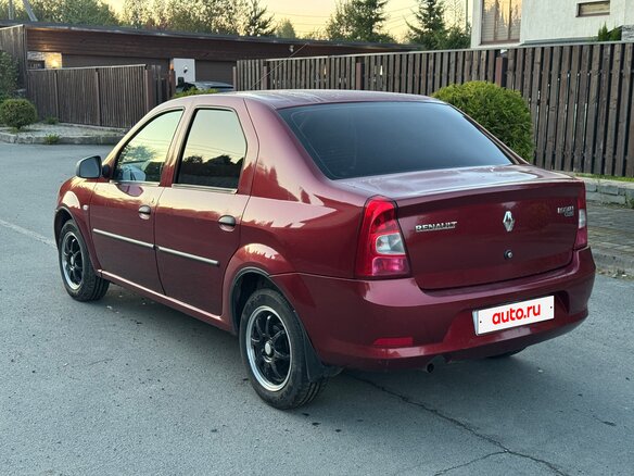 2011 Renault Logan I Рестайлинг, красный, 380000 рублей
