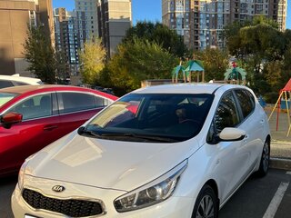 2018 Kia Ceed II Рестайлинг, белый, 1680000 рублей, вид 1