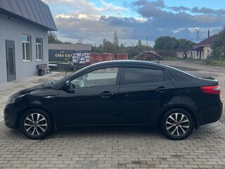 2013 Kia Rio III, чёрный, 650000 рублей, вид 1