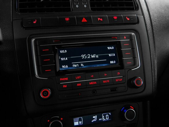 2016 Volkswagen Polo V Рестайлинг, красный - вид 14