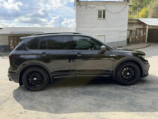 2021 Volkswagen Tiguan II Рестайлинг, чёрный, 4199000 рублей, вид 3