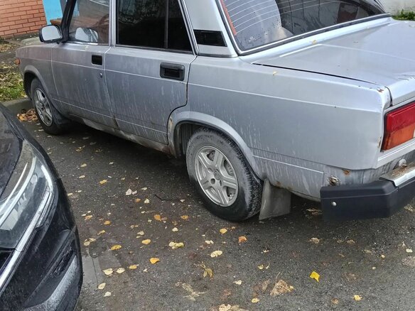 2010 Lada (ВАЗ) 2105, серебристый, 150000 рублей - вид 2