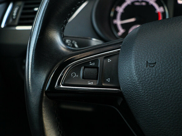 2018 Skoda Octavia III (A7) Рестайлинг, серый, 1890000 рублей - вид 16
