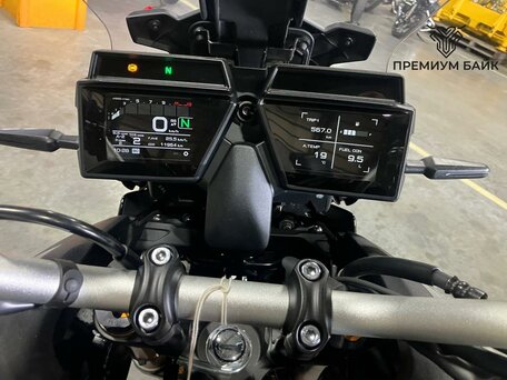 2022 Yamaha MT-09 Tracer (FJ-09), серебристый, 1327000 рублей, вид 5