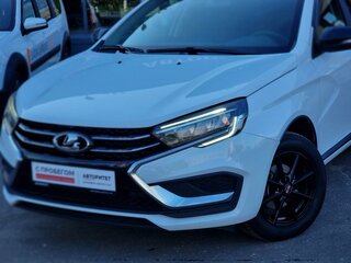 2024 Lada (ВАЗ) Vesta I Рестайлинг (NG), белый, 1359000 рублей, вид 2
