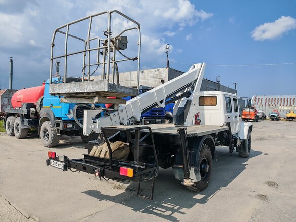 2010 ГАЗ 3308, белый, 2000000 рублей - вид 4