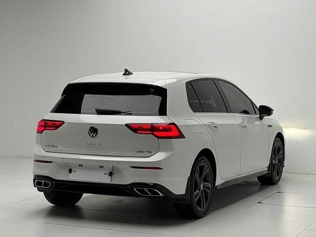 2023 Volkswagen Golf VIII, серый, 2346000 рублей, вид 3