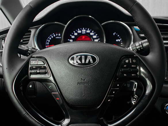 2016 Kia Ceed II Рестайлинг, чёрный, 1350000 рублей - вид 12