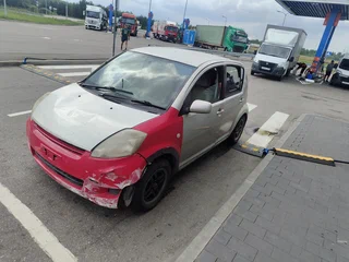 2004 Toyota Passo I (C10), серебристый, 125000 рублей, вид 1