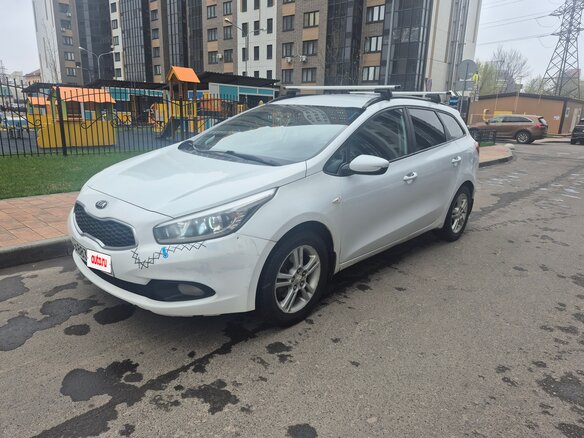 2014 Kia Ceed II, белый, 560000 рублей