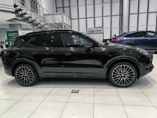 2019 Porsche Cayenne III, чёрный, 6250000 рублей, вид 4