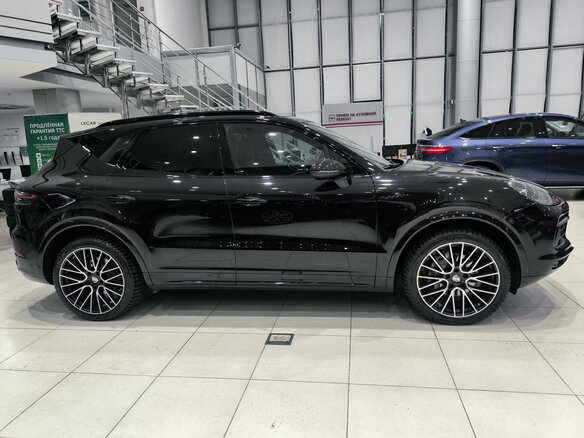2019 Porsche Cayenne III, чёрный, 6250000 рублей - вид 3