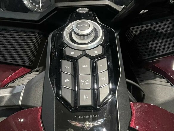 2025 Honda GL 1800 Gold Wing, пурпурный, 3900000 рублей - вид 8