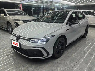 2023 Volkswagen Golf VIII, серебристый, 1650000 рублей, вид 1
