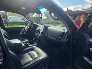 2018 Toyota Land Cruiser 200 Series Рестайлинг 2, чёрный, 7600000 рублей, вид 5