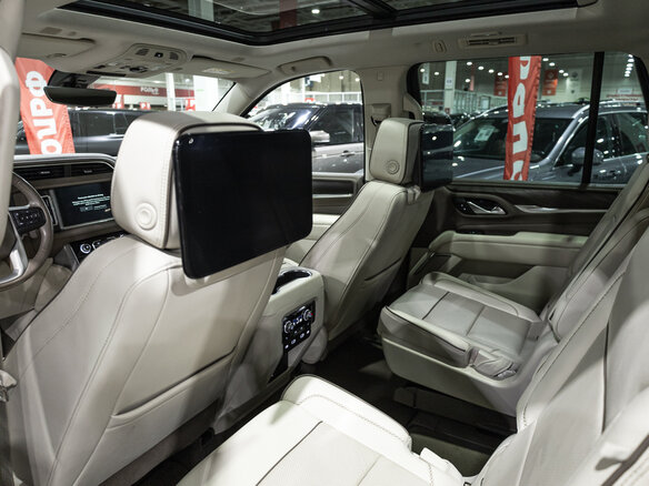 2022 GMC Yukon V, чёрный, 7050103 рублей - вид 14