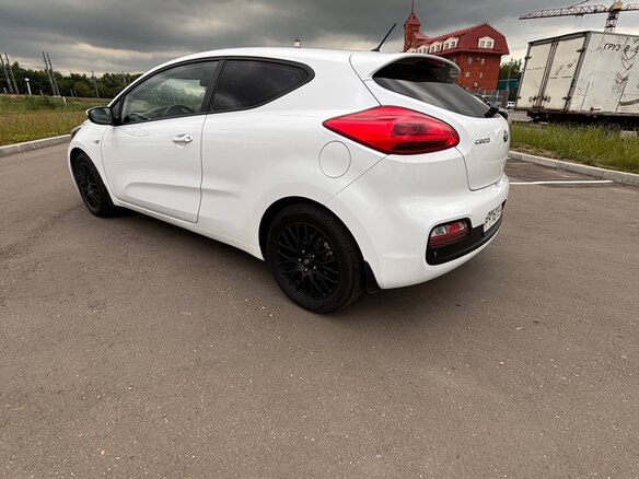 2016 Kia Ceed II Рестайлинг, белый, 1299000 рублей - вид 17