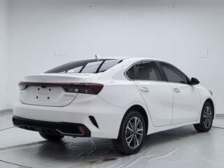 2022 Kia K3 II (China Market) Рестайлинг, белый, 1320000 рублей, вид 4