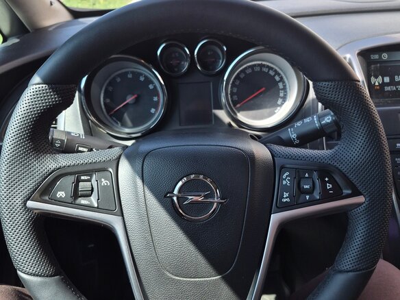 2011 Opel Astra J, чёрный, 700000 рублей - вид 11