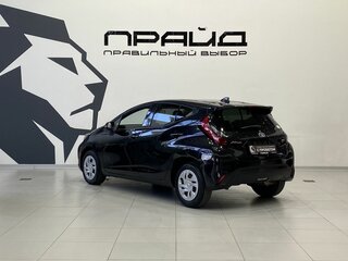 2021 Toyota Aqua II, чёрный, 1899900 рублей, вид 4