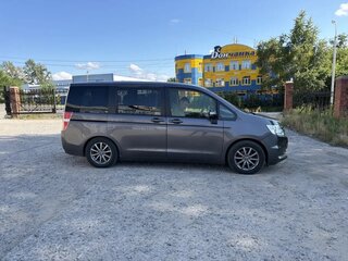 2013 Honda Stepwgn IV Рестайлинг, серебристый, 1599000 рублей, вид 3