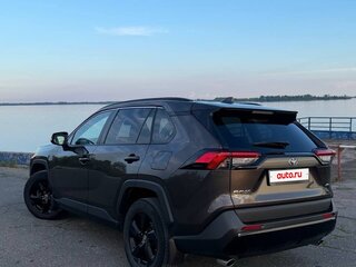 2021 Toyota RAV4 V (XA50), коричневый, 3350000 рублей, вид 2