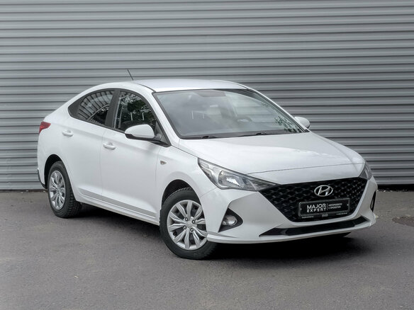 2022 Hyundai Solaris II Рестайлинг, белый, 1565000 рублей - вид 2