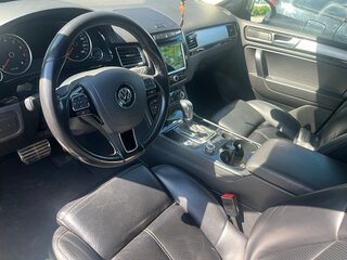 2011 Volkswagen Touareg II, чёрный, 2200000 рублей, вид 5