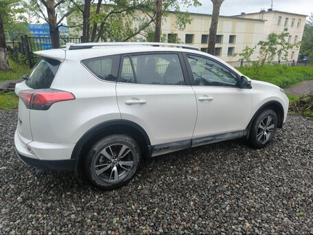 2017 Toyota RAV4 IV (XA40) Рестайлинг, белый, 3200000 рублей, вид 4