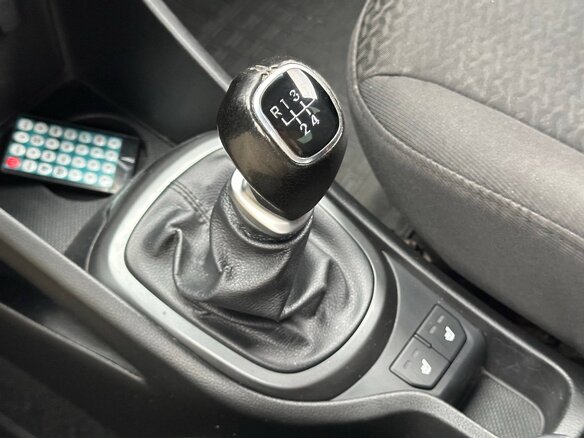 2015 Kia Rio III Рестайлинг, белый - вид 16