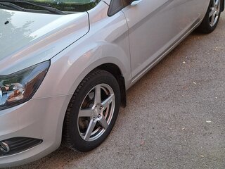 2011 Ford Focus II Рестайлинг, серебристый, 780000 рублей, вид 4