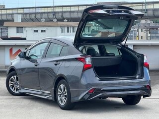 2022 Toyota Prius IV Рестайлинг (XW50), серый, 1490000 рублей, вид 4