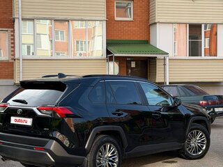 2021 Toyota RAV4 V (XA50), чёрный, 3000000 рублей, вид 4