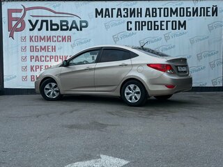 2013 Hyundai Solaris I, бежевый, 770000 рублей, вид 4