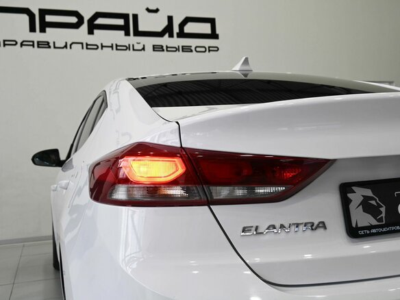 2018 Hyundai Elantra VI (AD), белый, 1319900 рублей - вид 8