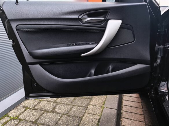 2017 BMW 1 серии 118i II (F20/F21) Рестайлинг, чёрный, 1649000 рублей - вид 10