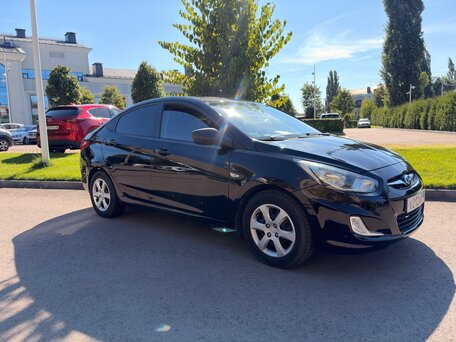 2014 Hyundai Solaris I, чёрный, 870000 рублей, вид 4