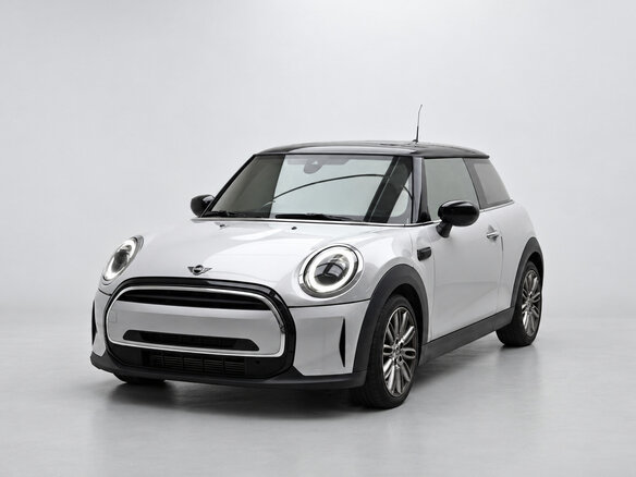 2022 Mini Hatch Cooper III (F55/F56) Рестайлинг 2, серебристый, 1860000 рублей