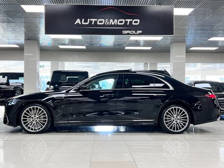 2026 Mercedes-Benz S-Класс 580 Long 4MATIC VII (W223) Рестайлинг, чёрный, 30999000 рублей, вид 4