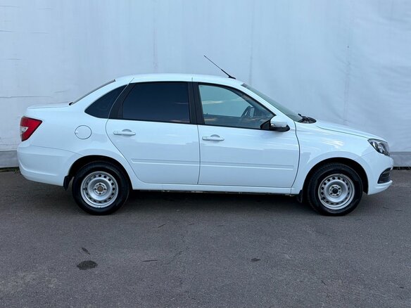 2024 Lada (ВАЗ) Granta I Рестайлинг, белый, 695000 рублей - вид 6
