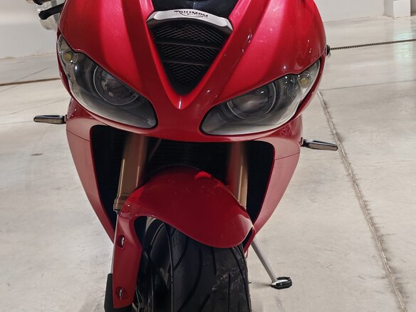2010 Triumph Daytona 675, красный, 760000 рублей