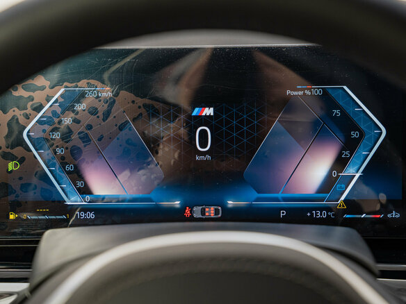 2025 BMW X6 40i III (G06) Рестайлинг, чёрный, 14490000 рублей - вид 14