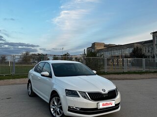 2018 Skoda Octavia III (A7) Рестайлинг, белый, 2500000 рублей, вид 4